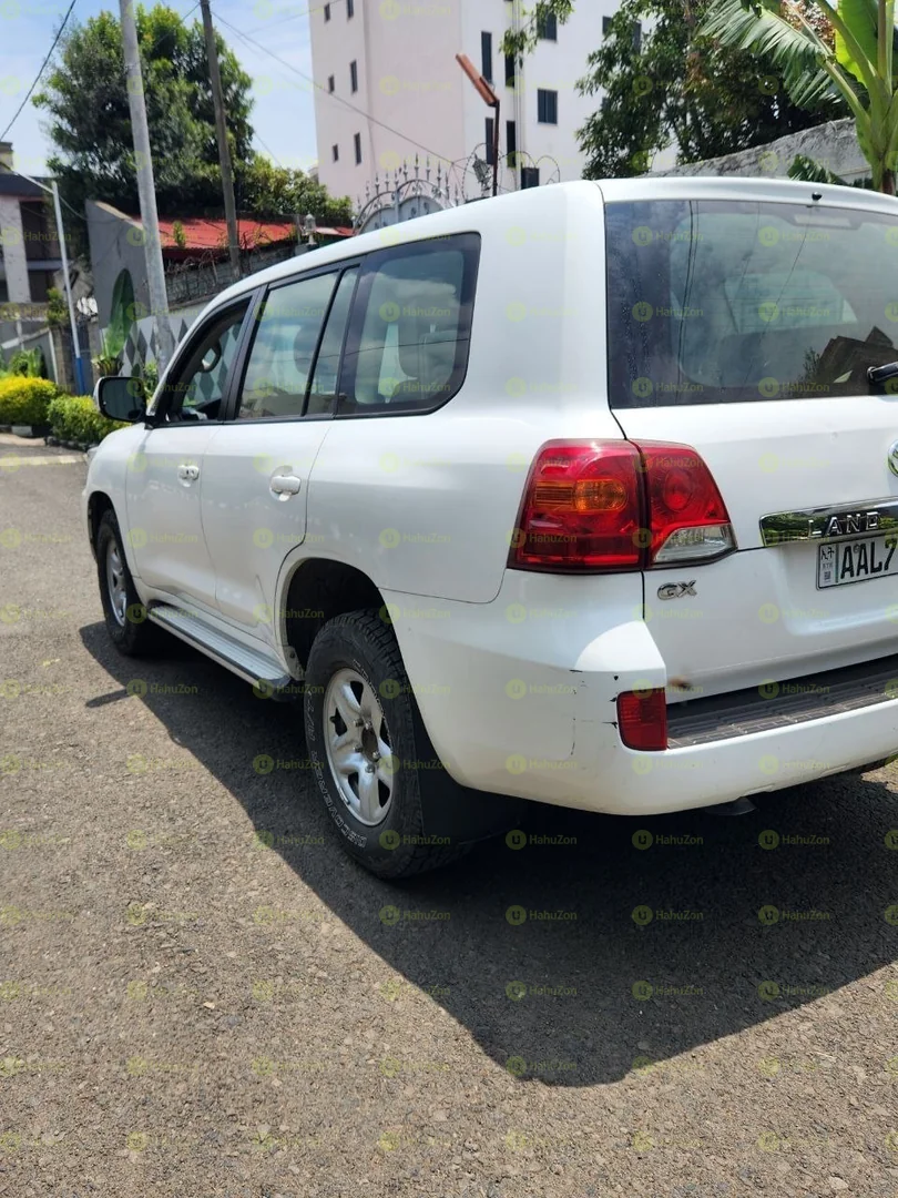 2005 Model-Toyota Landcruiser V8