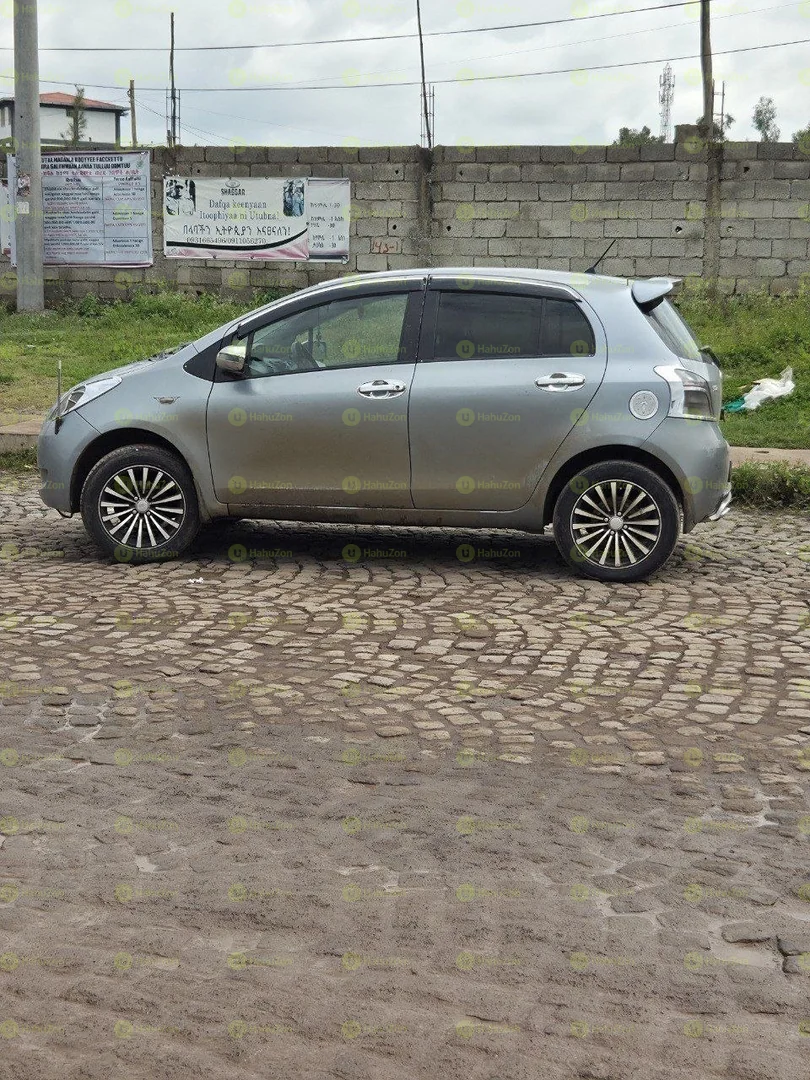 2007 Model-Toyota Yaris Compact
