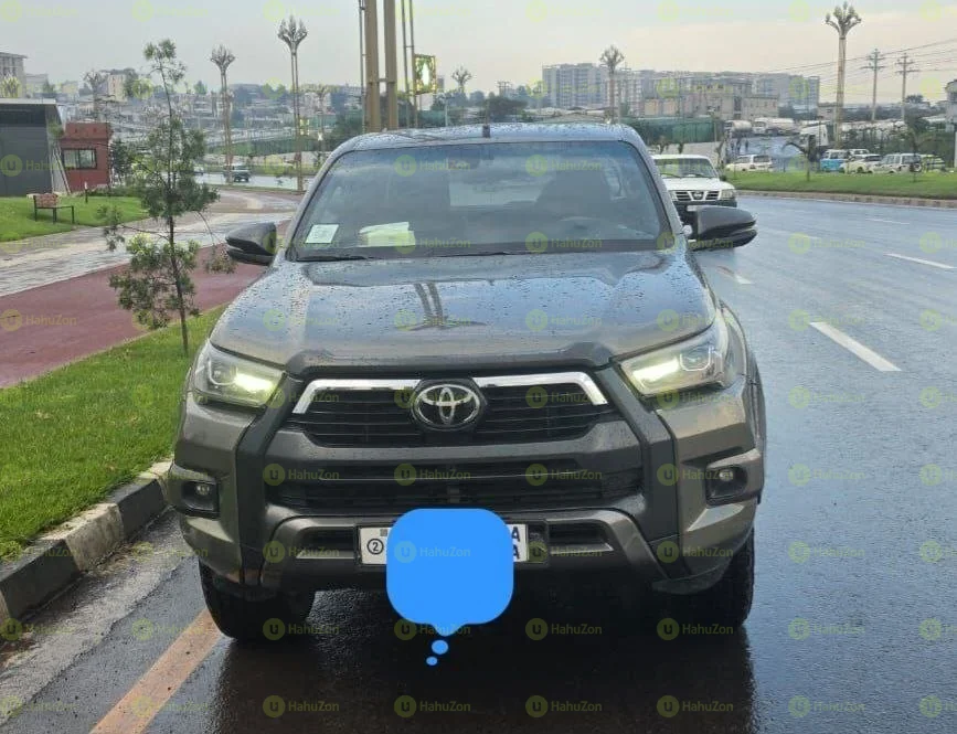 2021 Model-Toyota Hilux Invincble CEN-Cab