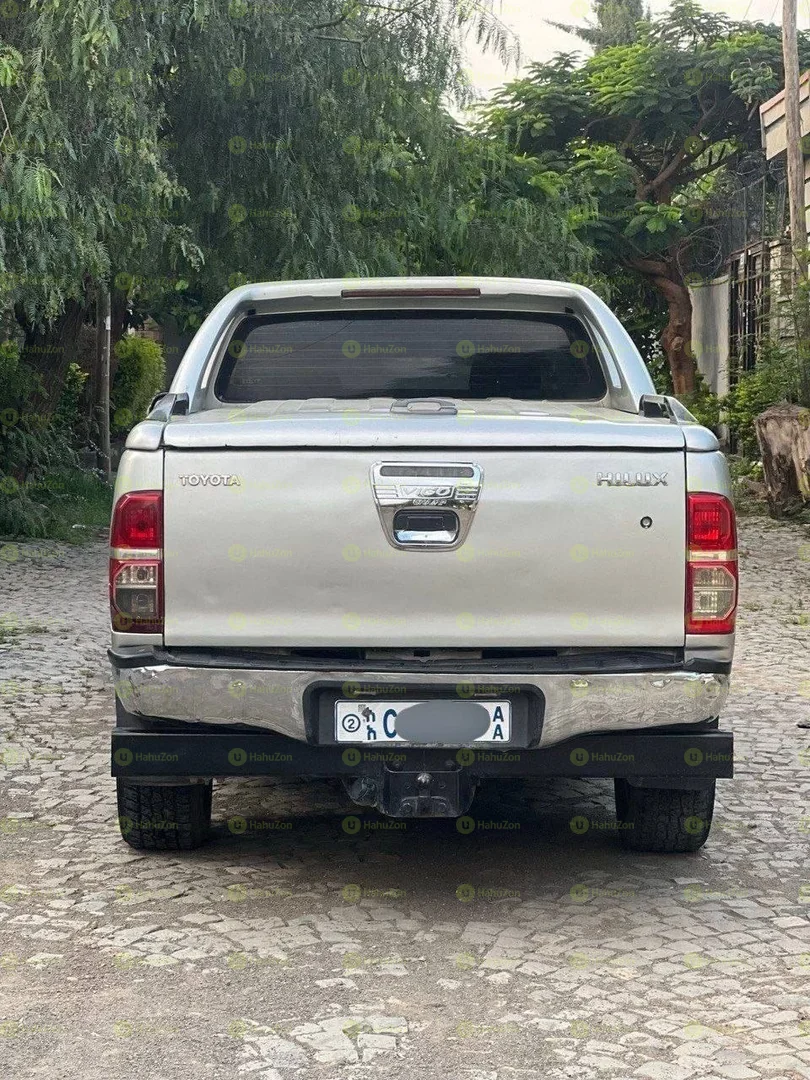 2013 Model-Toyota Hilux kingCab