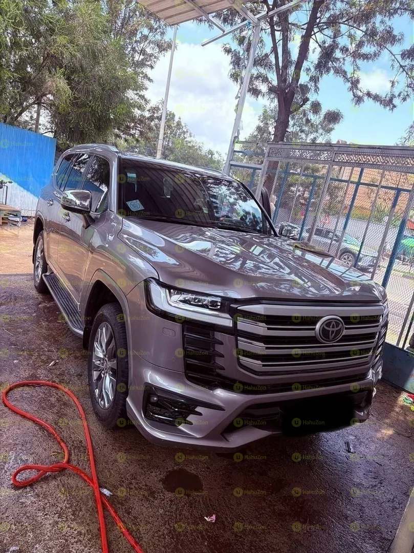 2022 Model-Toyota Landcruiser VXR