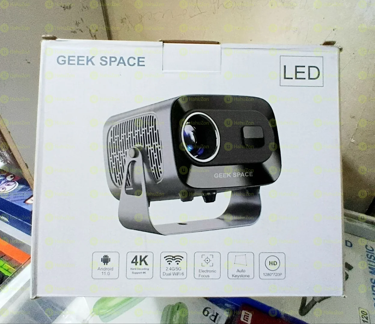 Geek Space Smart Projector