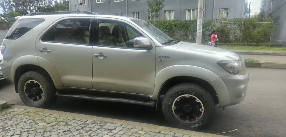 2009 Model-Toyota Fortuner