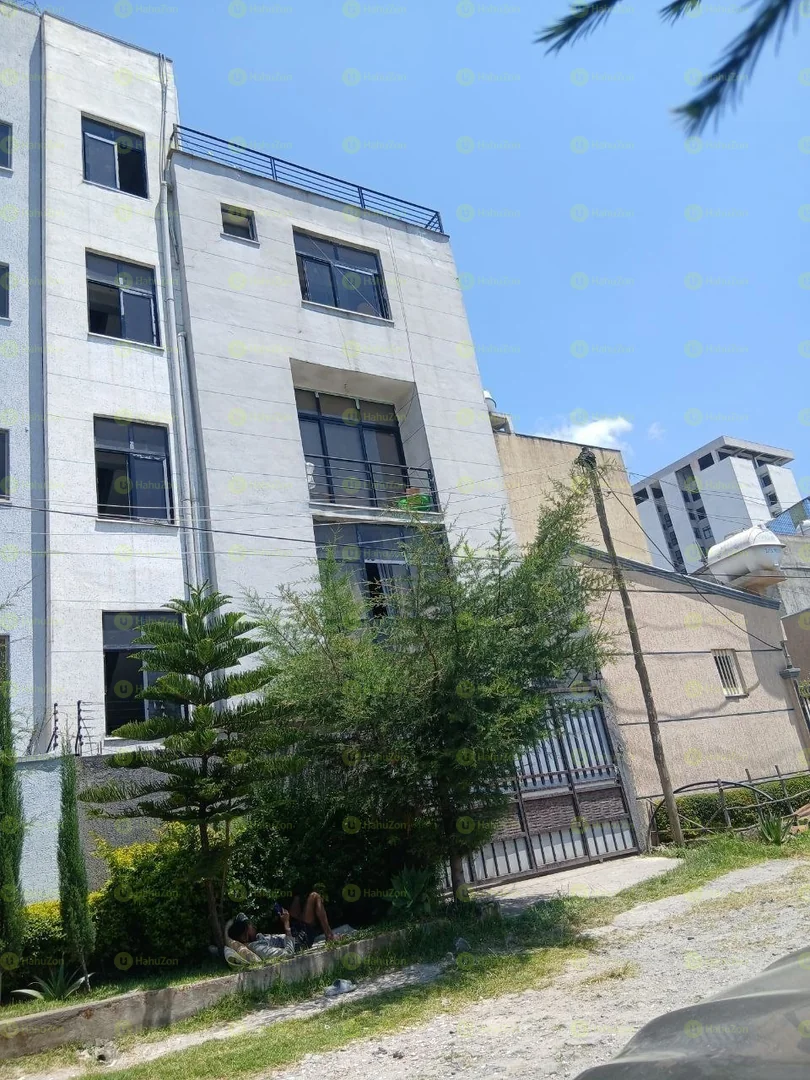 90 ካሬ የሚሸጥ G+2+ቴራዝ ቤት በአያት