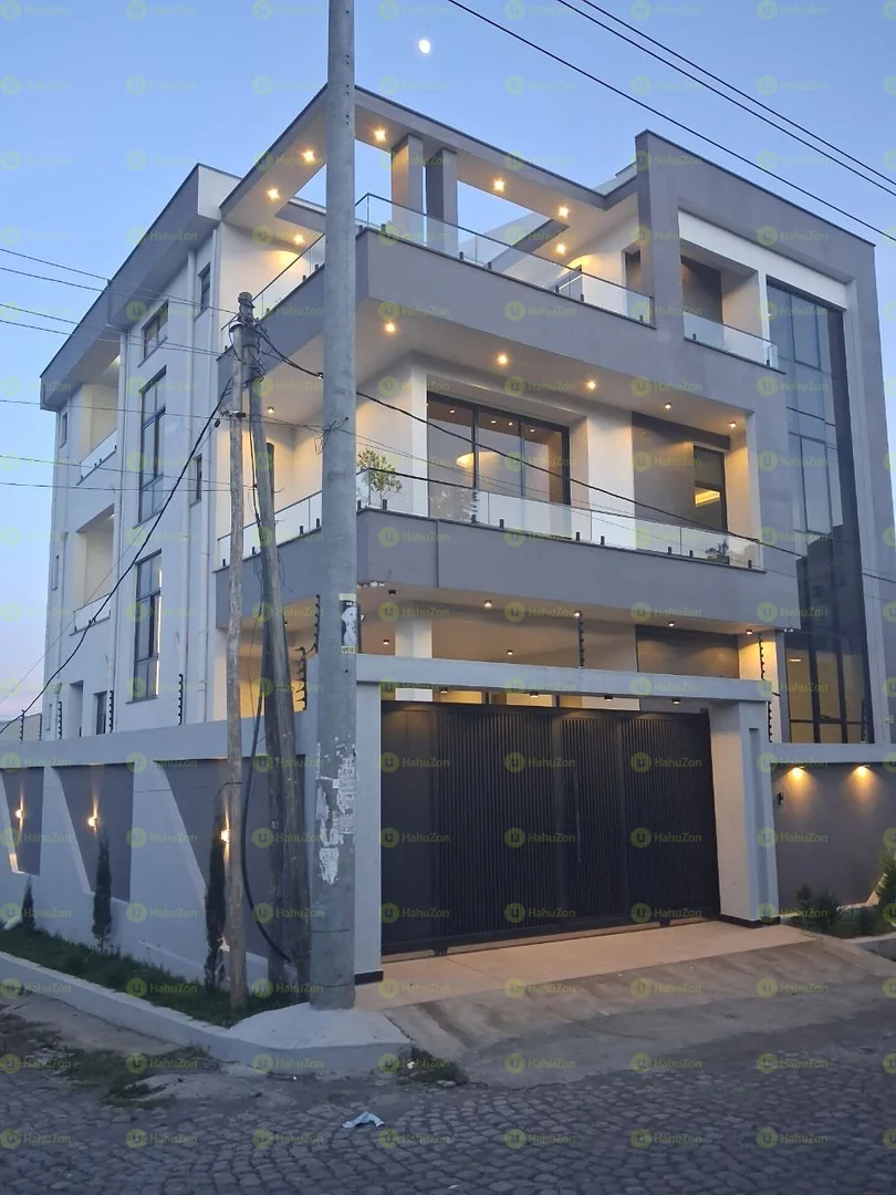 230 ካሬ የሚሸጥ ዘመናዊ G+2 ቤት በአያት