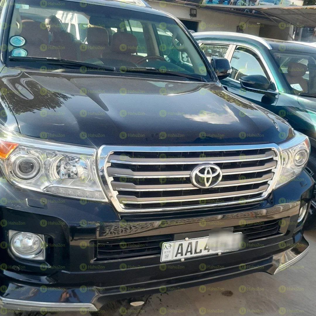 2012 Model-Toyota Land Cruiser GXR
