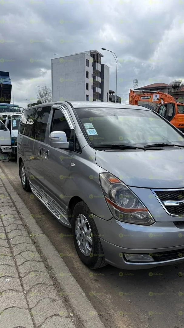 2022 Model-Hyundai Grand Starex