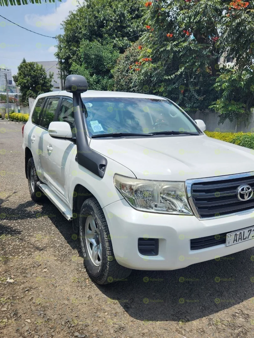 2014 Model-Toyota Land Cruiser V8