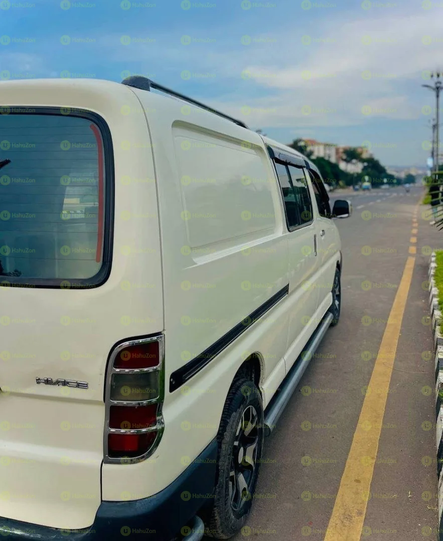 2012 Model-Toyota Hiace Dolphin Half Van