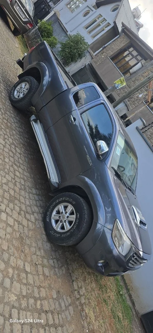 2013 Model-Toyota Hilux Kin Cab