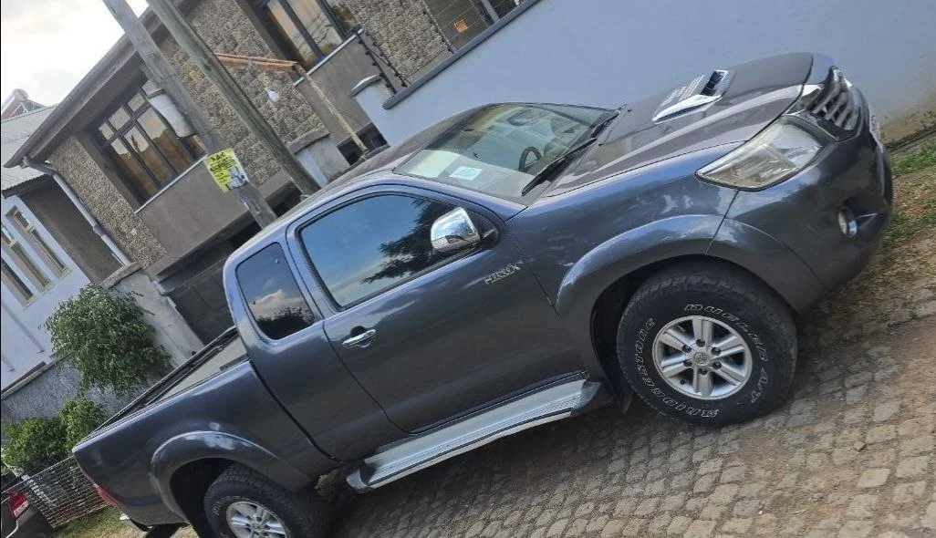2013 Model-Toyota Hilux Kin Cab