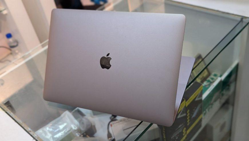 Apple MacBook Pro 15