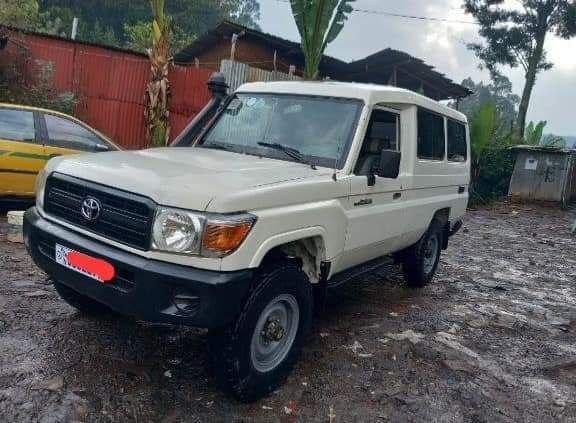 2012 Model-Toyota Land Cruiser Long Beze