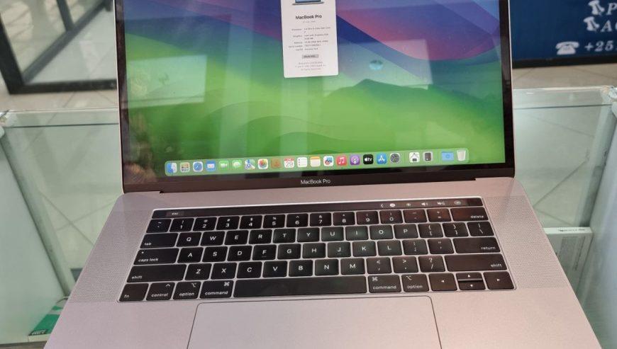 Apple MacBook Pro 15 Laptop