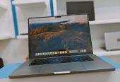 Apple MacBook Pro Laptop