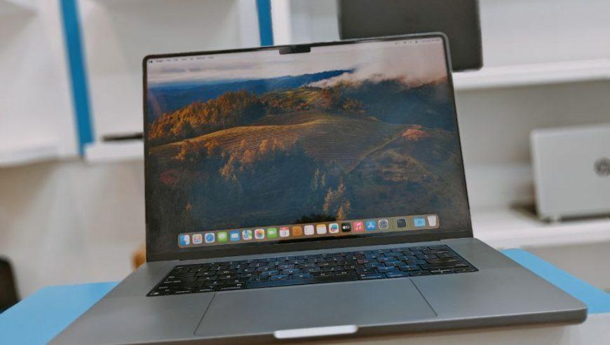 Apple MacBook Pro Laptop