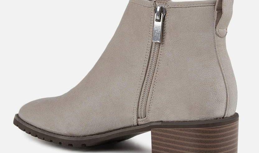 Juliet Holy Women’s Chelsea Ankle Boots