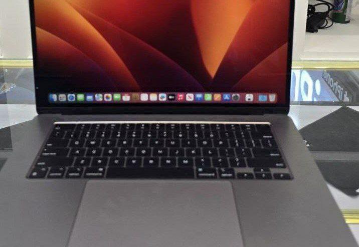 Apple MacBook Air M2 Laptop