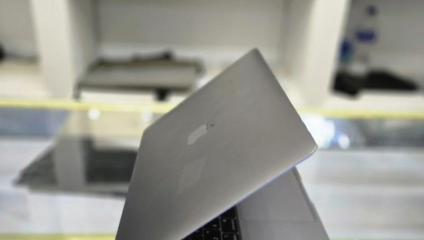 Apple MacBook Air Core i5 Laptop