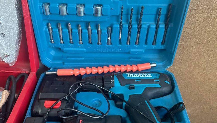 Makita Chargable Drill With Accessories