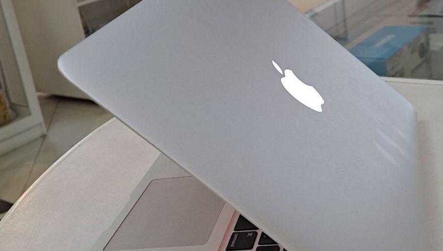 Apple MacBook Air Core i5 Laptop