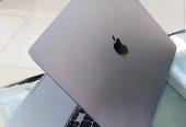 Apple MacBook Core i7 Laptop