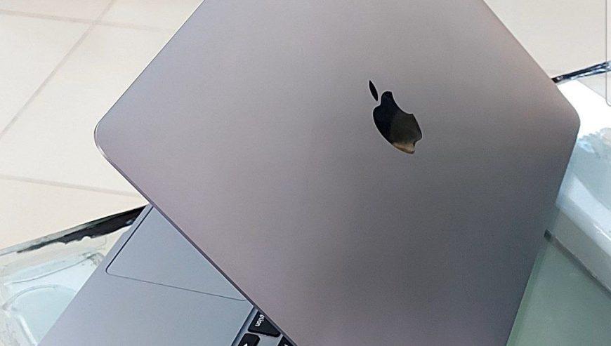 Apple MacBook Core i7 Laptop