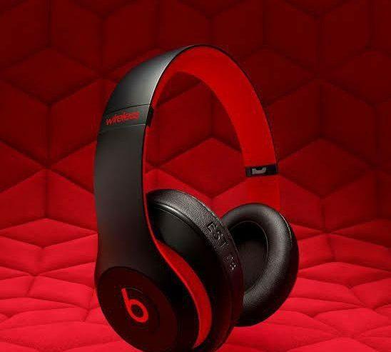 Beats Studio3 – The Beats Decade Collection Wireless Over-Ear Headphon