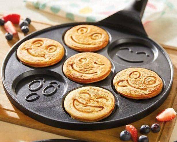 SMILEY FACE NON STICK PANCAKE PAN