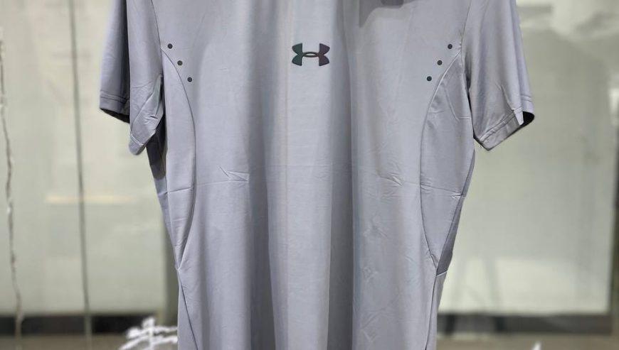 Under Armour O Tshirt